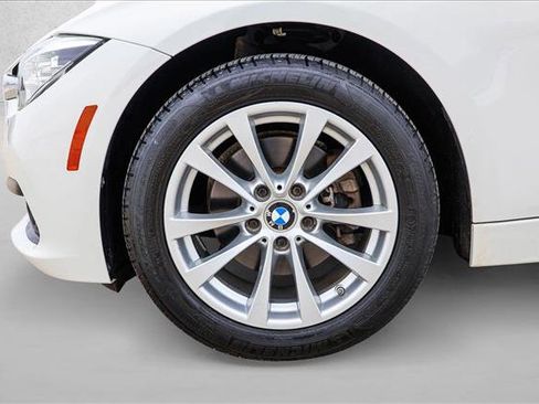 Used 2018 BMW 320i xDrive Sedan image 9