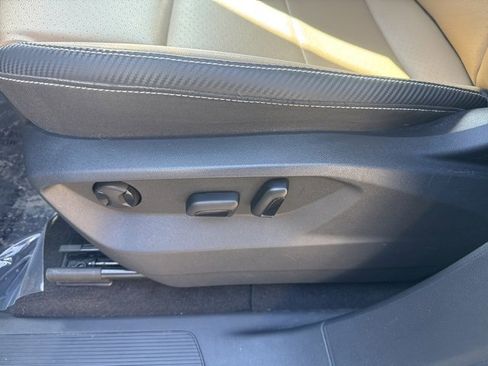 Used 2023 Volkswagen Atlas Cross Sport SE image 14