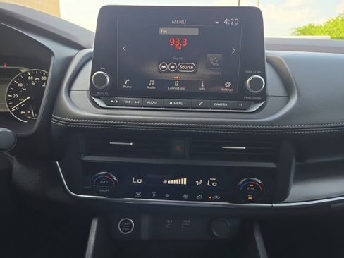 Used 2023 Nissan Rogue SV FWD image 14