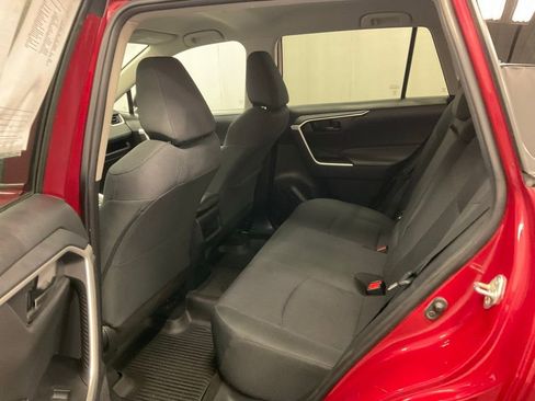 Used 2021 Toyota RAV4 LE AWD/4WD image 29