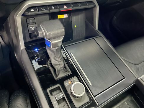 Used 2023 Toyota Sequoia Platinum AWD/4WD image 17