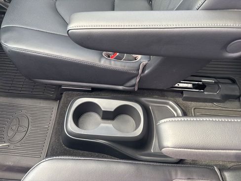 Used 2023 Toyota Highlander Platinum image 35