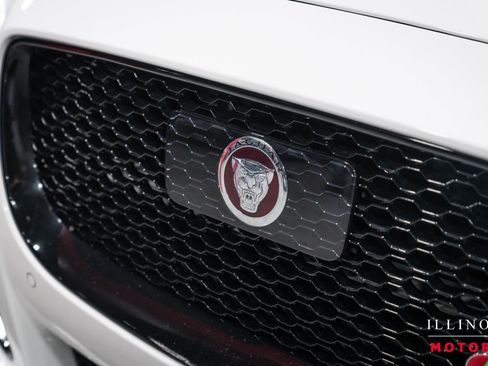 Used 2017 Jaguar XJ R RWD image 13