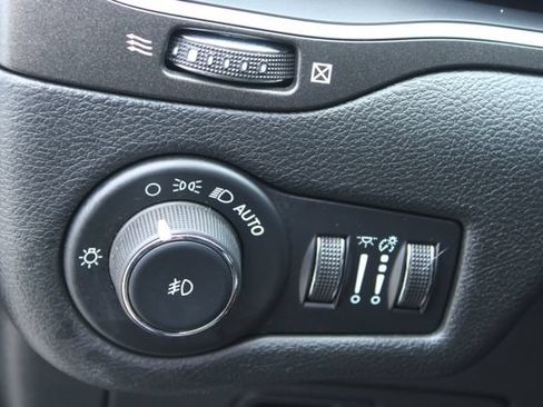 Used 2022 Jeep Cherokee Trailhawk AWD/4WD image 13