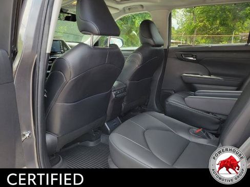 Used 2022 Toyota Highlander XLE FWD image 16