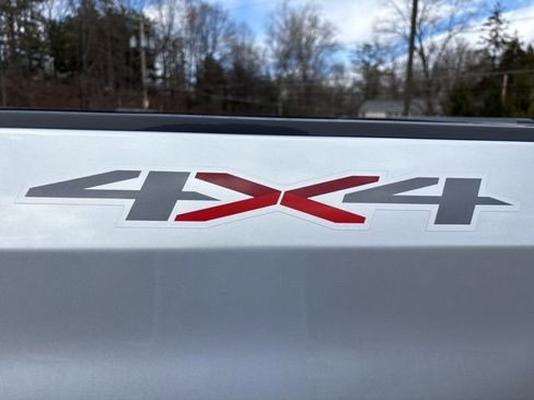 Used 2022 Chevrolet Silverado 1500 LT image 3