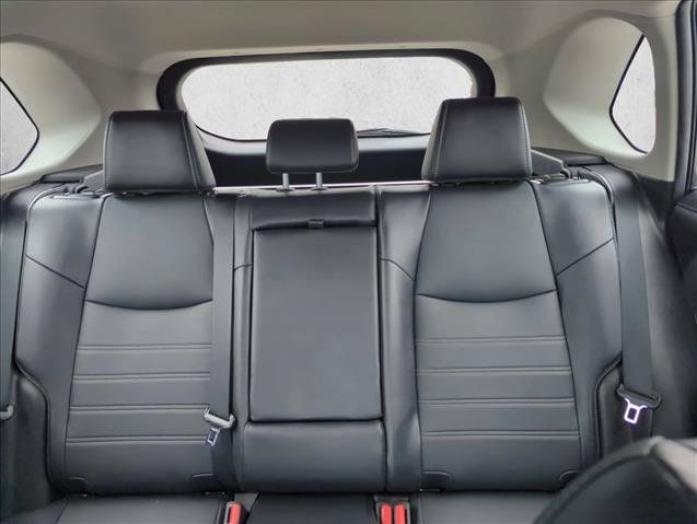 Used 2022 Toyota RAV4 XLE Premium AWD/4WD image 29