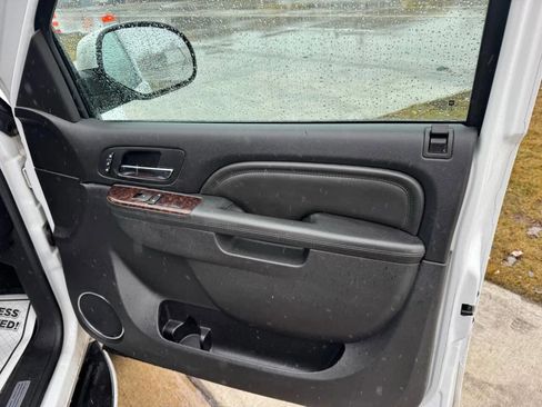 Used 2011 GMC Yukon Denali image 23