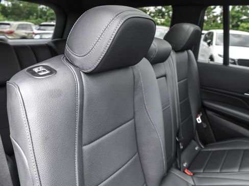 Used 2021 Mercedes-Benz GLS 450 4MATIC image 33