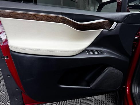 Used 2017 Tesla Model X 75D image 35