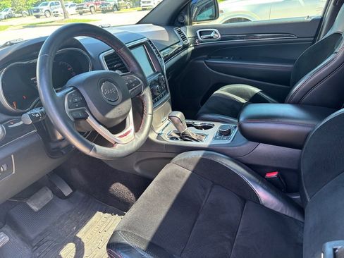 Used 2017 Jeep Grand Cherokee Trailhawk AWD/4WD image 2