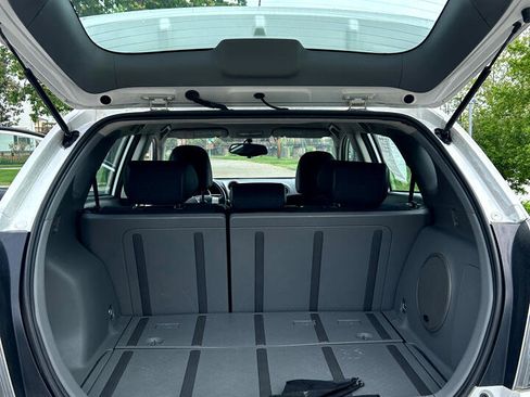 Used 2009 Pontiac Vibe GT image 13