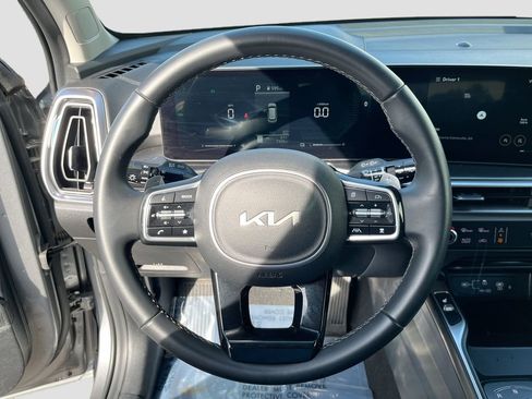 Certified 2025 Kia Sorento EX w/ EX Panoramic Sunroof Package image 11