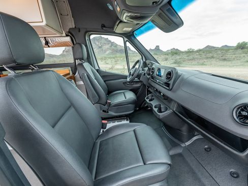 Used 2019 Mercedes-Benz Sprinter 4x4 144 image 44