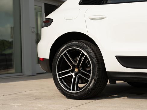 Used 2019 Porsche Macan AWD/4WD image 32