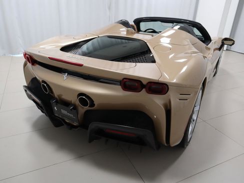 Used 2022 Ferrari SF90 Spider image 10