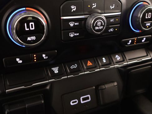 Used 2022 Chevrolet Silverado 2500 LT w/ Convenience Package image 7