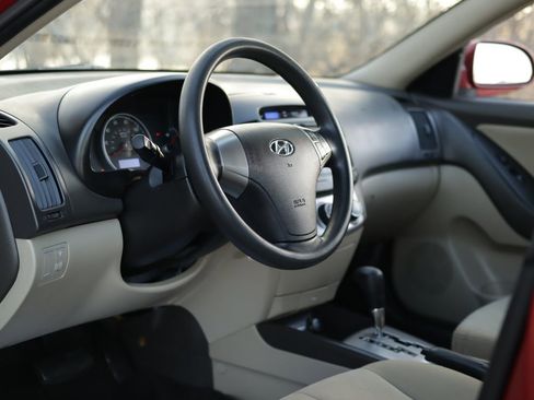 Used 2010 Hyundai Elantra GLS image 9