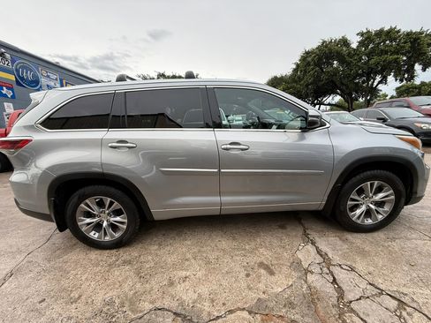 Used 2015 Toyota Highlander XLE FWD image 8