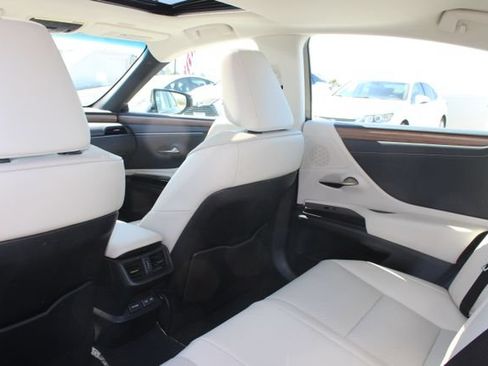 Used 2023 Lexus ES 300h w/ Premium Package FWD image 9