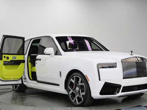 Used 2025 Rolls-Royce Cullinan Black Badge AWD/4WD image 3
