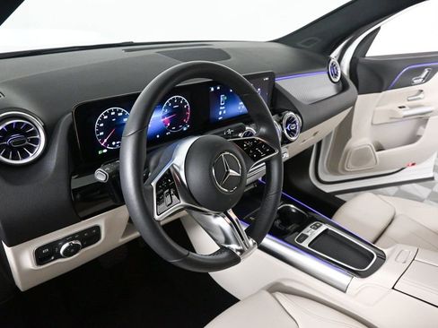 Used 2025 Mercedes-Benz GLA 250 image 8