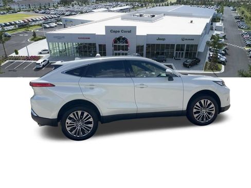 Used 2022 Toyota Venza XLE AWD/4WD image 15