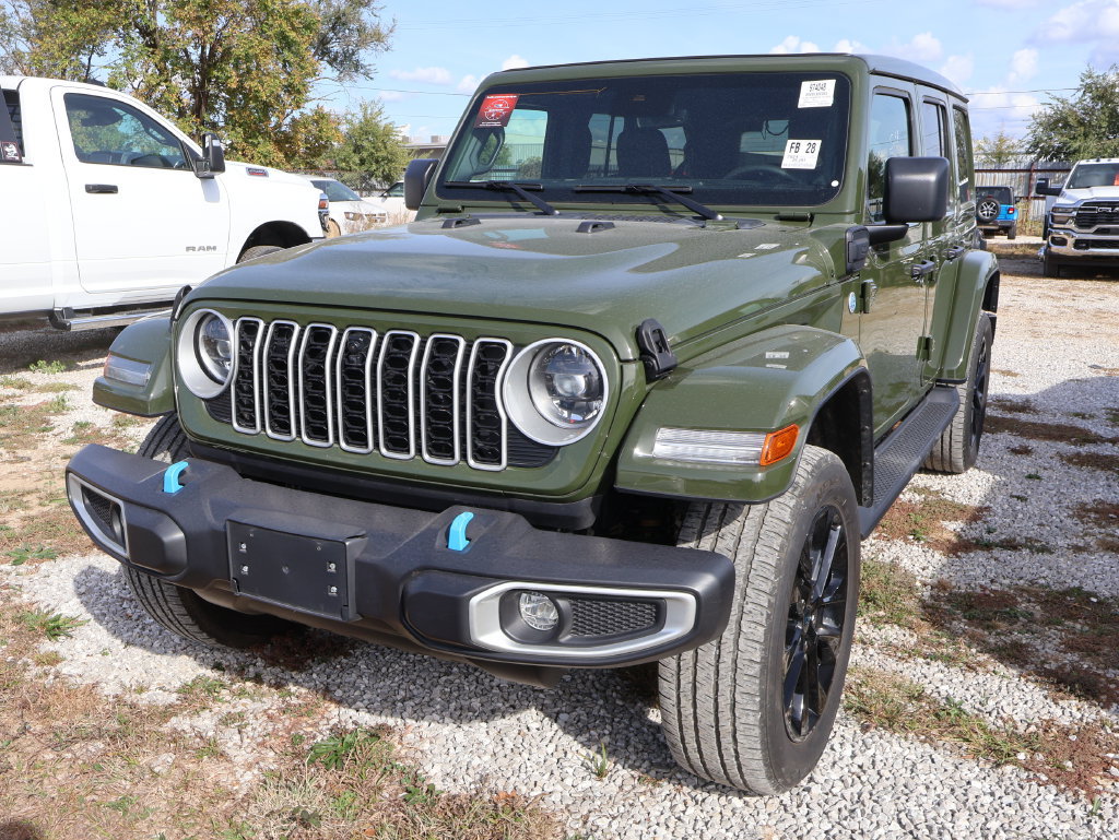 Used 2024 Jeep Wrangler Unlimited Sahara w/ Technology Group AWD/4WD image 4