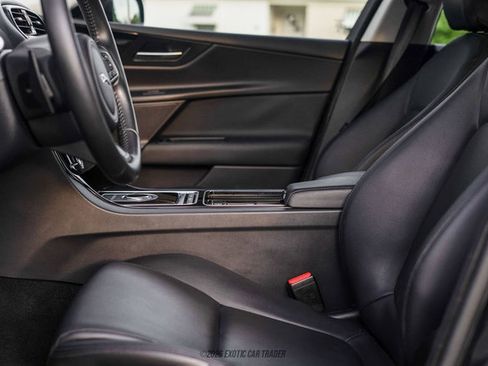 Used 2018 Jaguar XE Premium AWD/4WD image 28