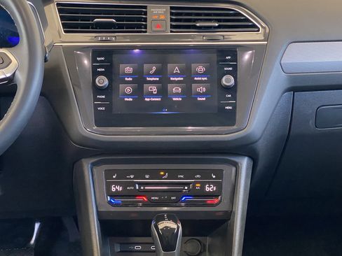 Certified 2022 Volkswagen Tiguan SE FWD image 24