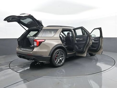 New 2026 Ford Explorer ST w/ Sun And Sound Package AWD/4WD image 31