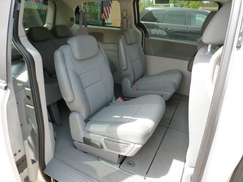 Used 2010 Dodge Grand Caravan SE w/ Climate Group FWD image 12