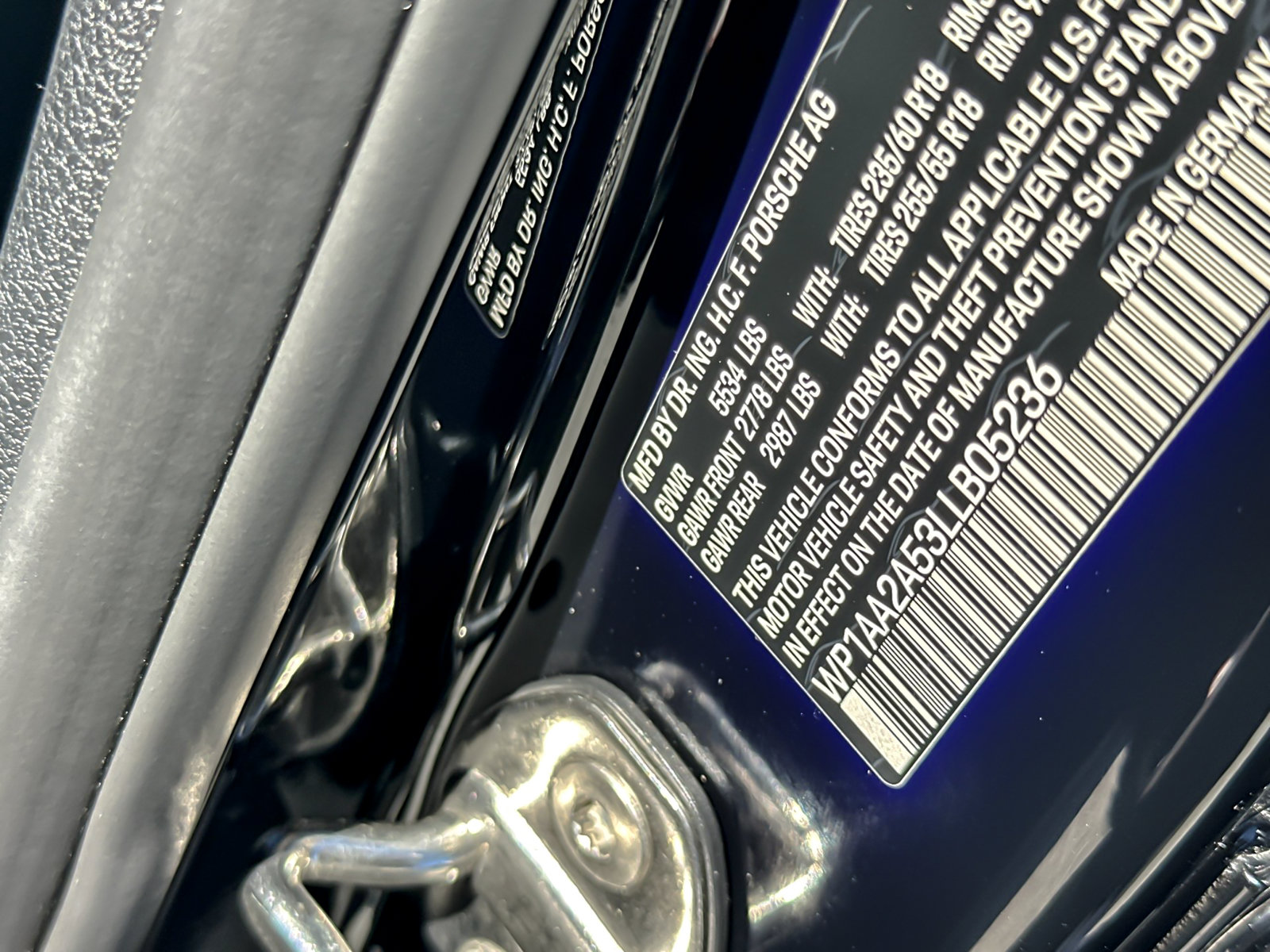 Certified 2020 Porsche Macan AWD/4WD image 29