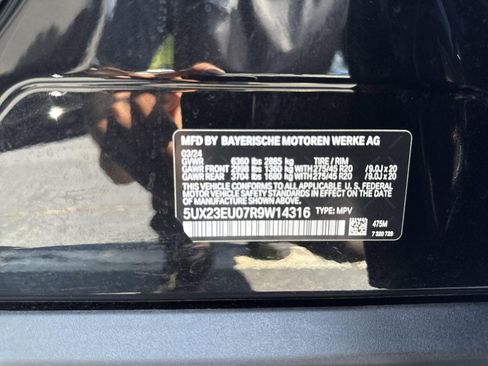 Used 2024 BMW X5 xDrive40i w/ Parking Assistance Package image 39