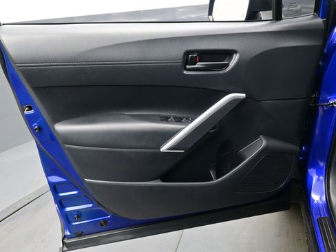 Used 2024 Toyota Corolla Cross SE image 9