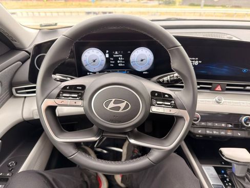 Used 2025 Hyundai Elantra Limited w/ Cargo Package FWD image 12