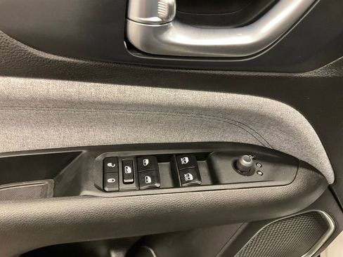 Used 2024 Jeep Compass Latitude image 12