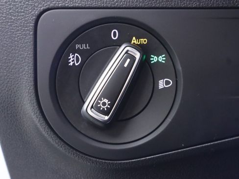 Used 2021 Volkswagen Tiguan SEL w/ 3rd Row Seat Package image 10