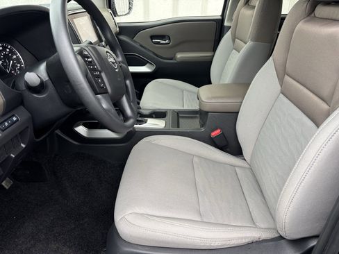 Used 2024 Nissan Frontier SV image 18