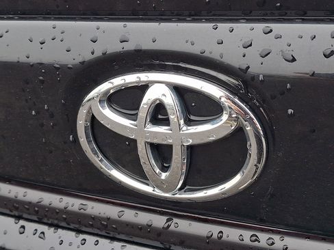 Used 2024 Toyota Corolla SE w/ SE Convenience Package FWD image 30