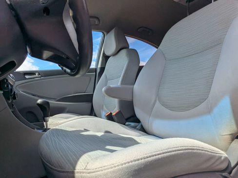 Used 2016 Hyundai Accent SE FWD image 9