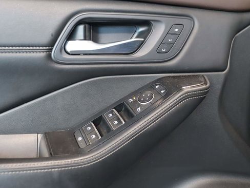 Used 2023 Nissan Rogue SL w/ SL Premium Package image 16