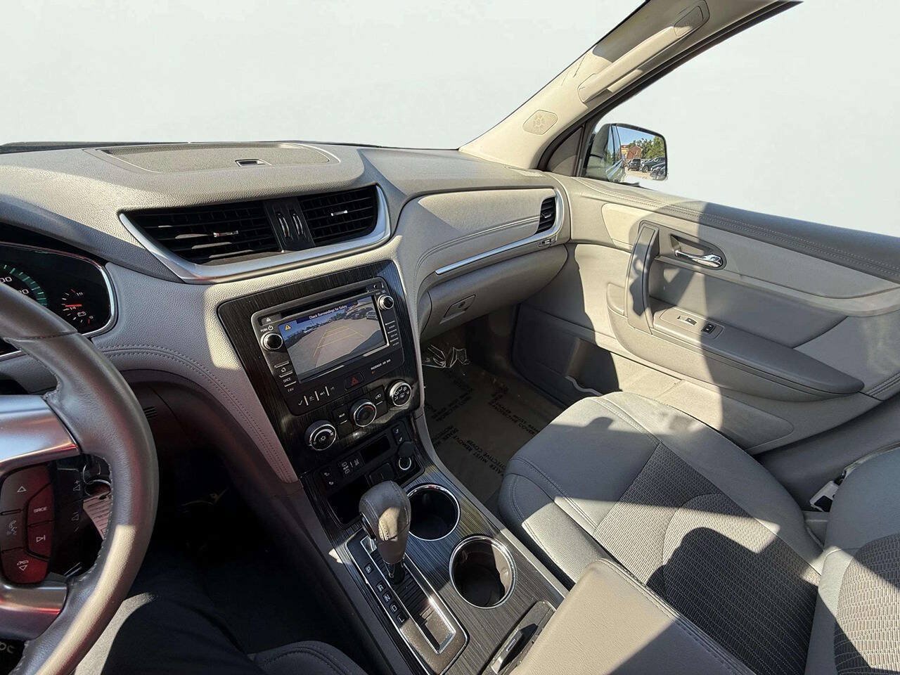 Used 2017 Chevrolet Traverse LT w/ Style and Technology Package FWD image 19