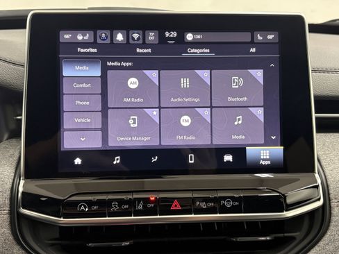 Used 2024 Jeep Compass Latitude image 16