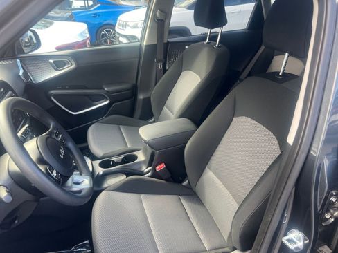 Used 2025 Kia Soul LX w/ LX Technology Package image 31
