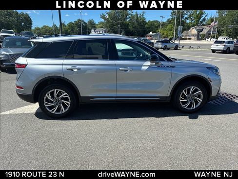 Certified 2024 Lincoln Corsair AWD image 9