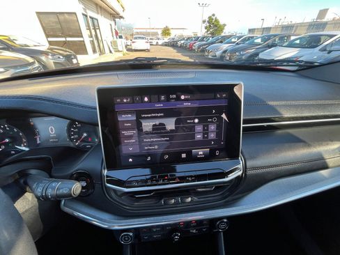 Used 2023 Jeep Compass Limited image 35