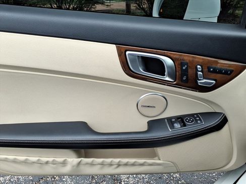 Used 2019 Mercedes-Benz SLC 300 image 24