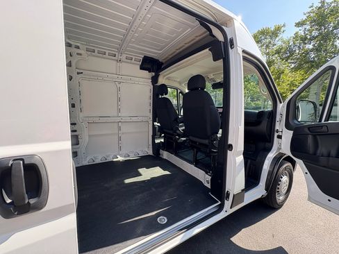 Used 2025 RAM ProMaster 2500 w/ Convenience Group image 24