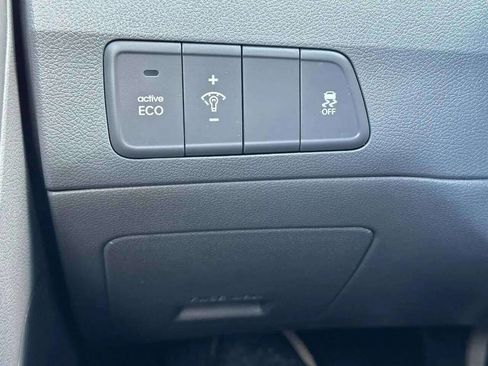 Used 2013 Hyundai Elantra Limited image 15